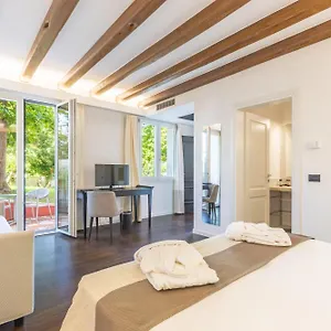 *** Hotel Raphael Italy